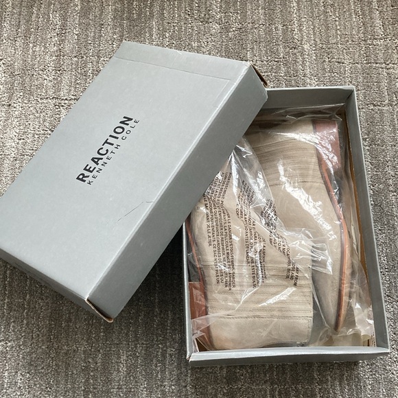 Reaction Kenneth Cole Loop-Y Gores Round Suede - Picture 6 of 12